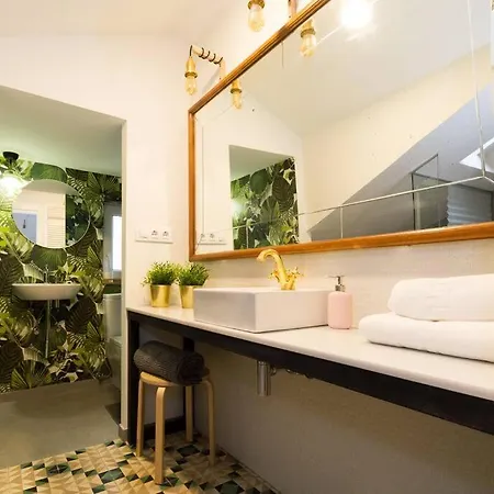 Sweet Surrender Apartment *
